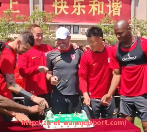 完美体育app-世俱杯小组赛精彩赛事盘点及积分形势解读